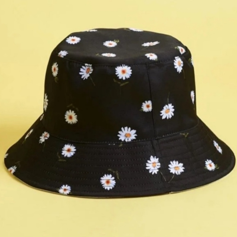Alice + Olivia reversible bucket hat daisy print
